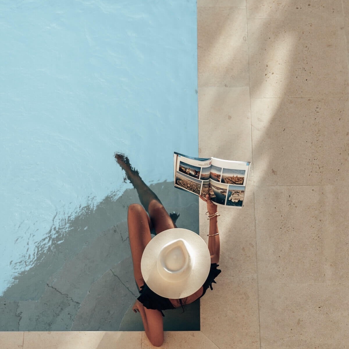 Women wearing a hat in the pool