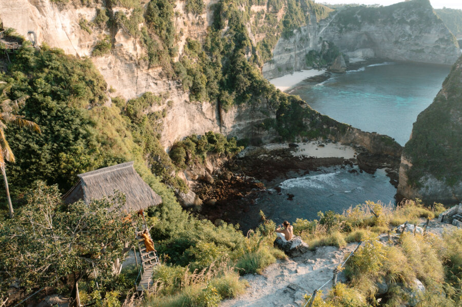 Drone shot with Dano flying the drone and Pili sitting in the Treehouse Molenteng, Nusa Penida