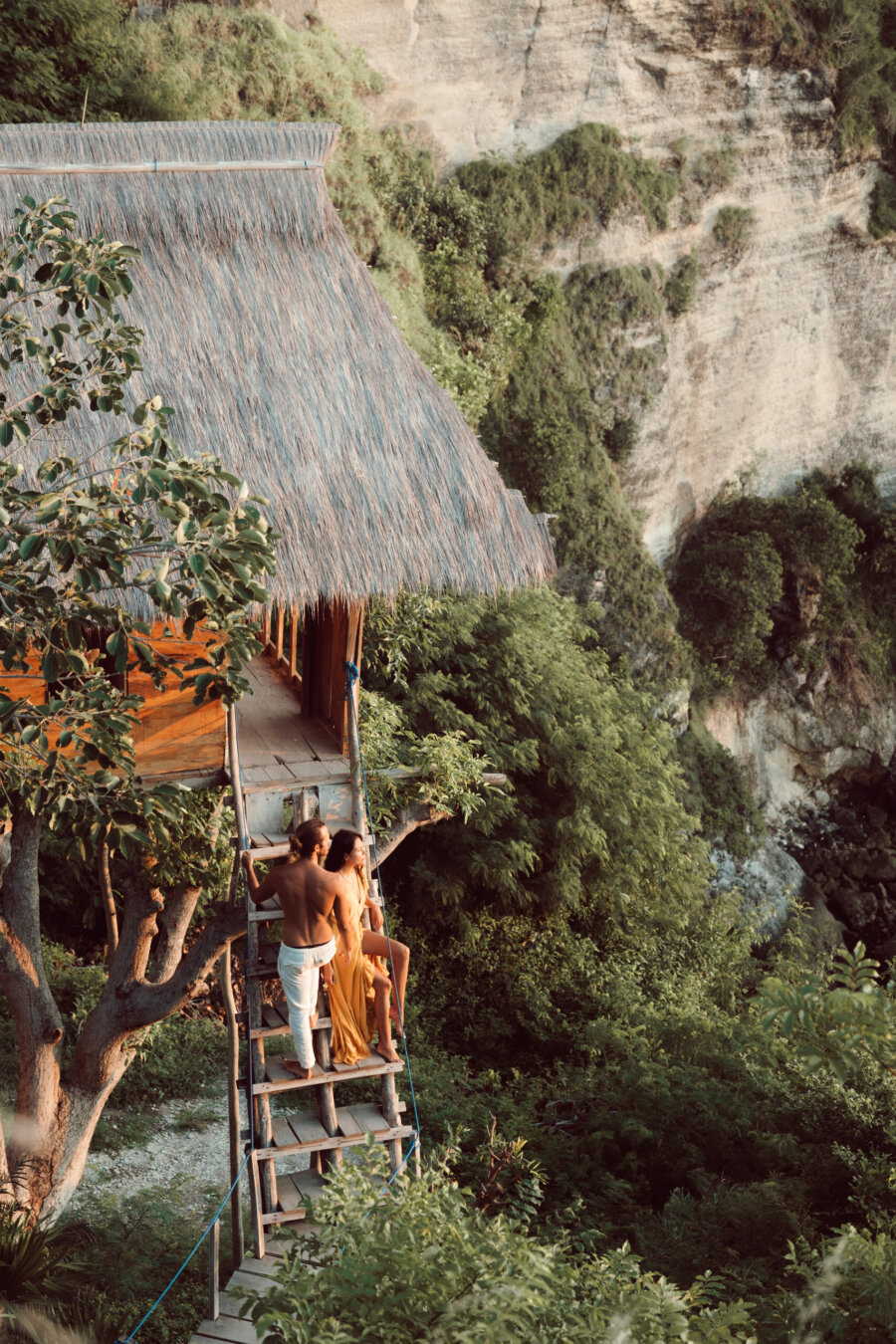 Pili and Dano enjoying the view at the treehouse Molenteng, Nusa Penida