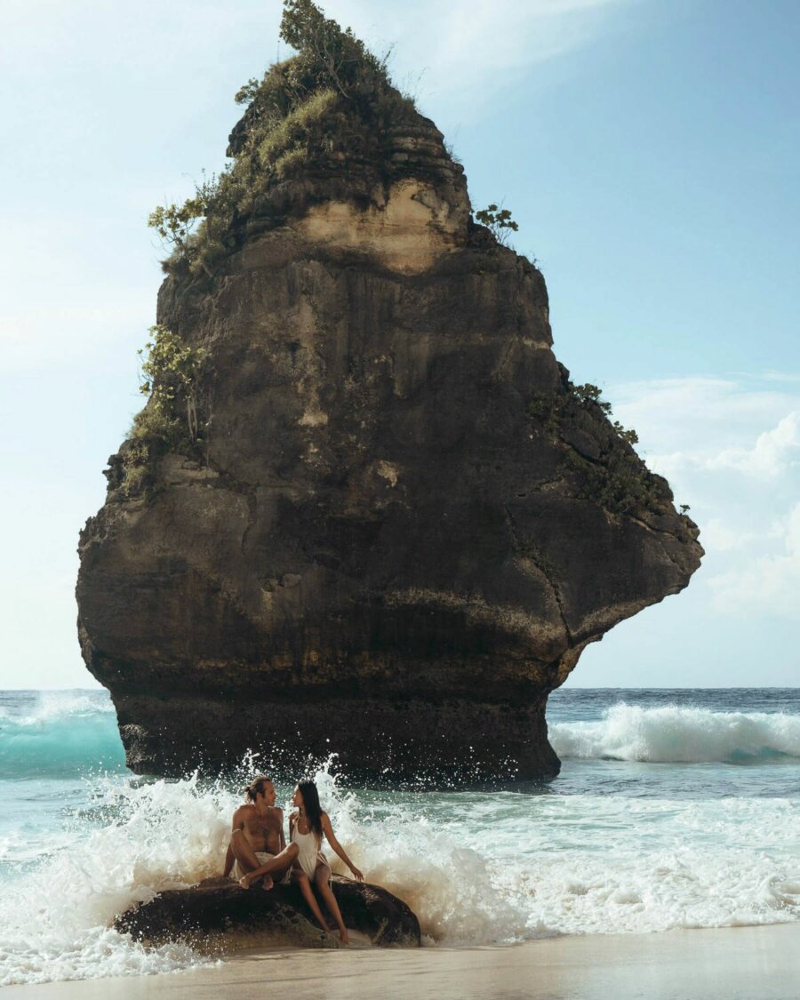 Pili and Dano in Suwehan Beach, sitting in front of the rock