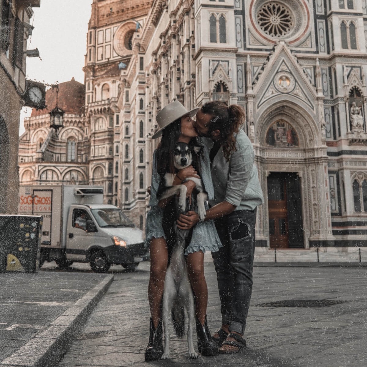 Pili, Mia and Dano in florence thatcouplewithadog