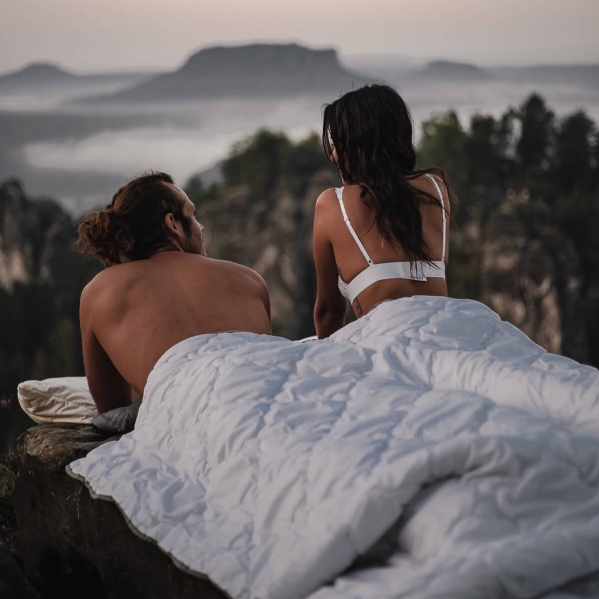 Pili and Dano waking up above the clouds in Germany